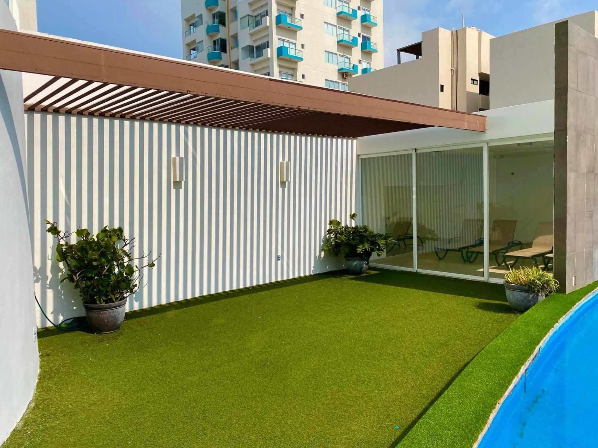 Apartamento Vista A Playa Con Alberca En Blvd Principal Frente Al Mar 3hab *